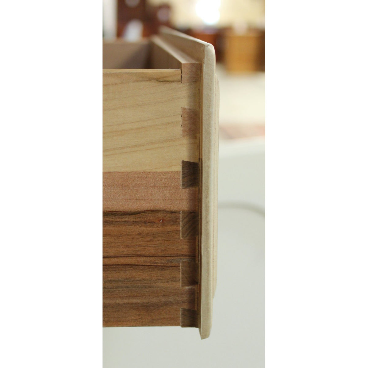 Ethan Allen Sideboard w/Hutch