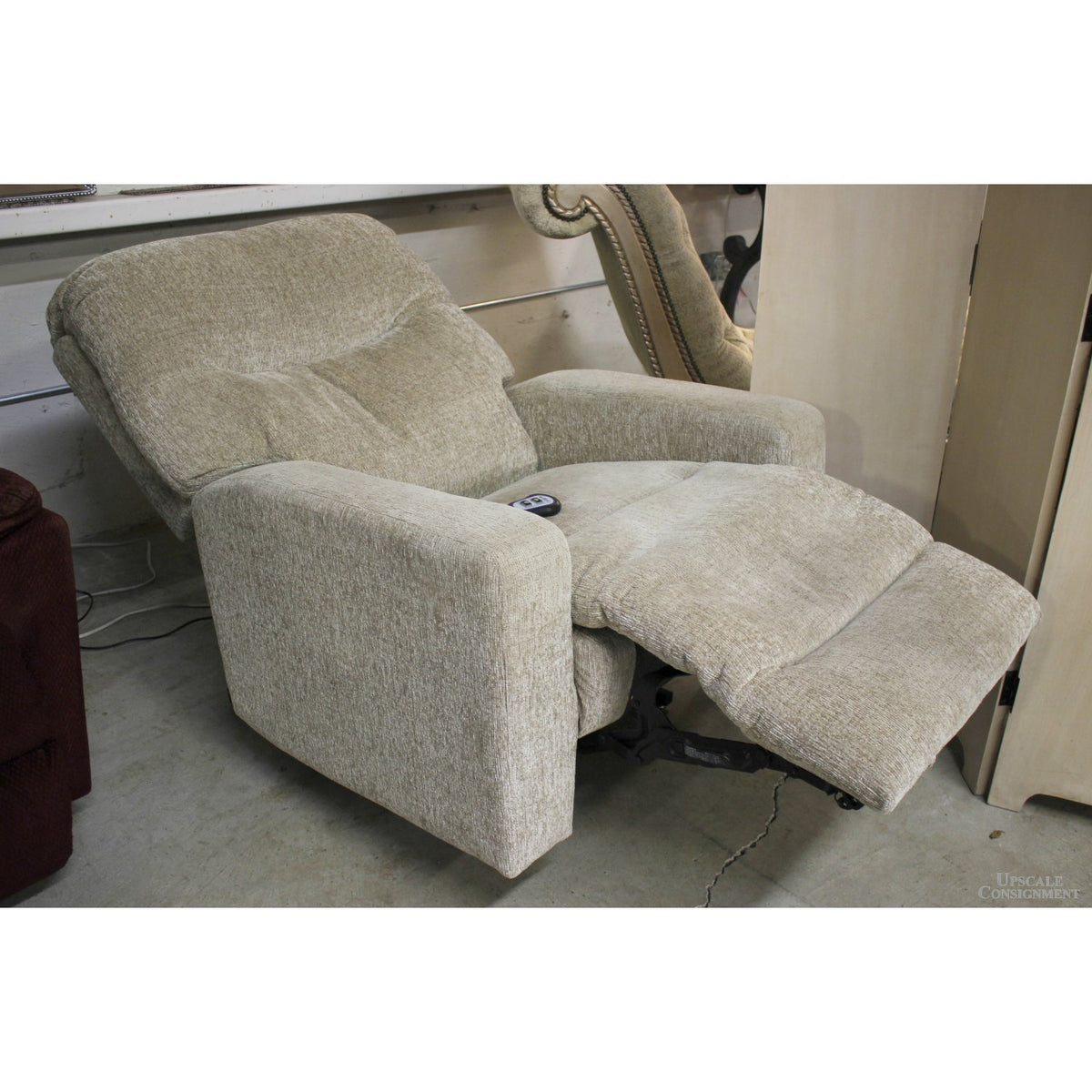 Best Home Furnishings Beige Power Lift Recliner