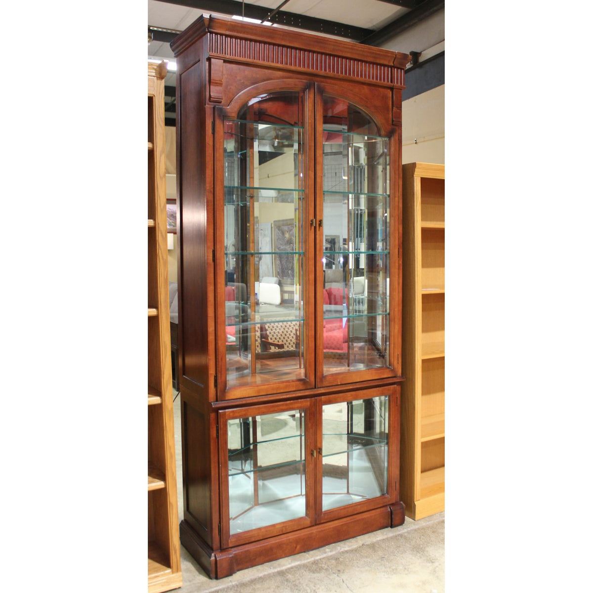 Pulaski 2pc. Curio Cabinet w/Curved Mirrored Back
