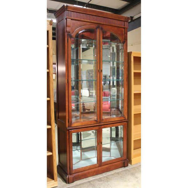Pulaski 2pc. Curio Cabinet w/Curved Mirrored Back