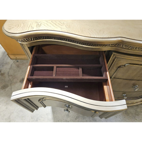 Flexsteel 'San Cristobal' Triple Dresser