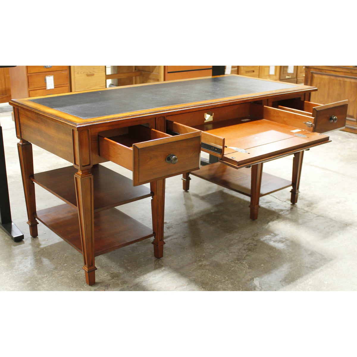 Keyhole Desk w/Black Leather Top