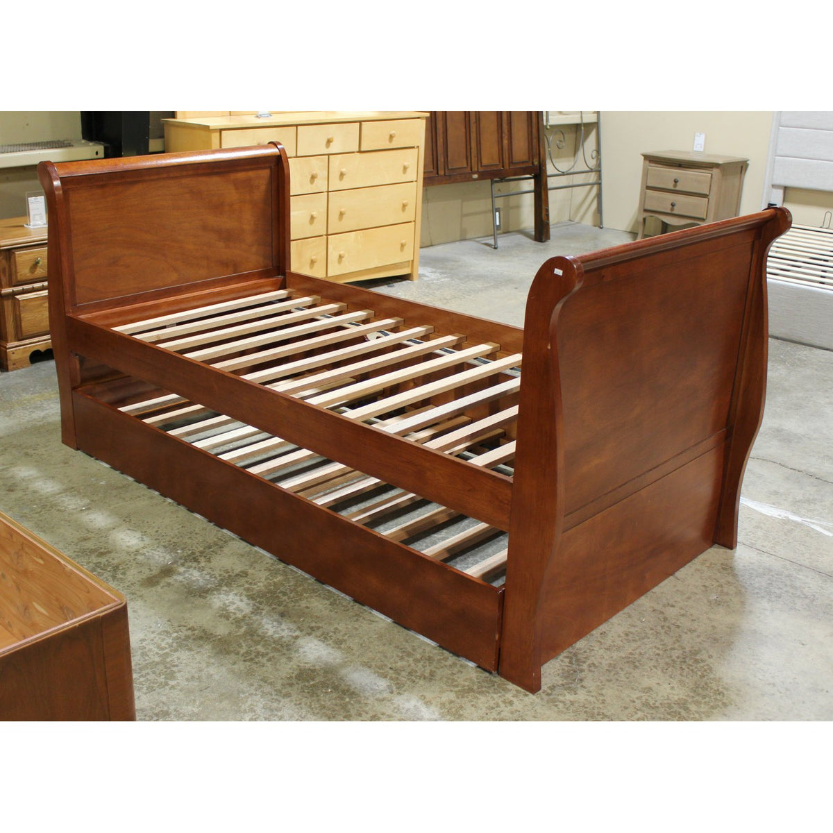 Cherry Twin Sleigh Bed w/Trundle