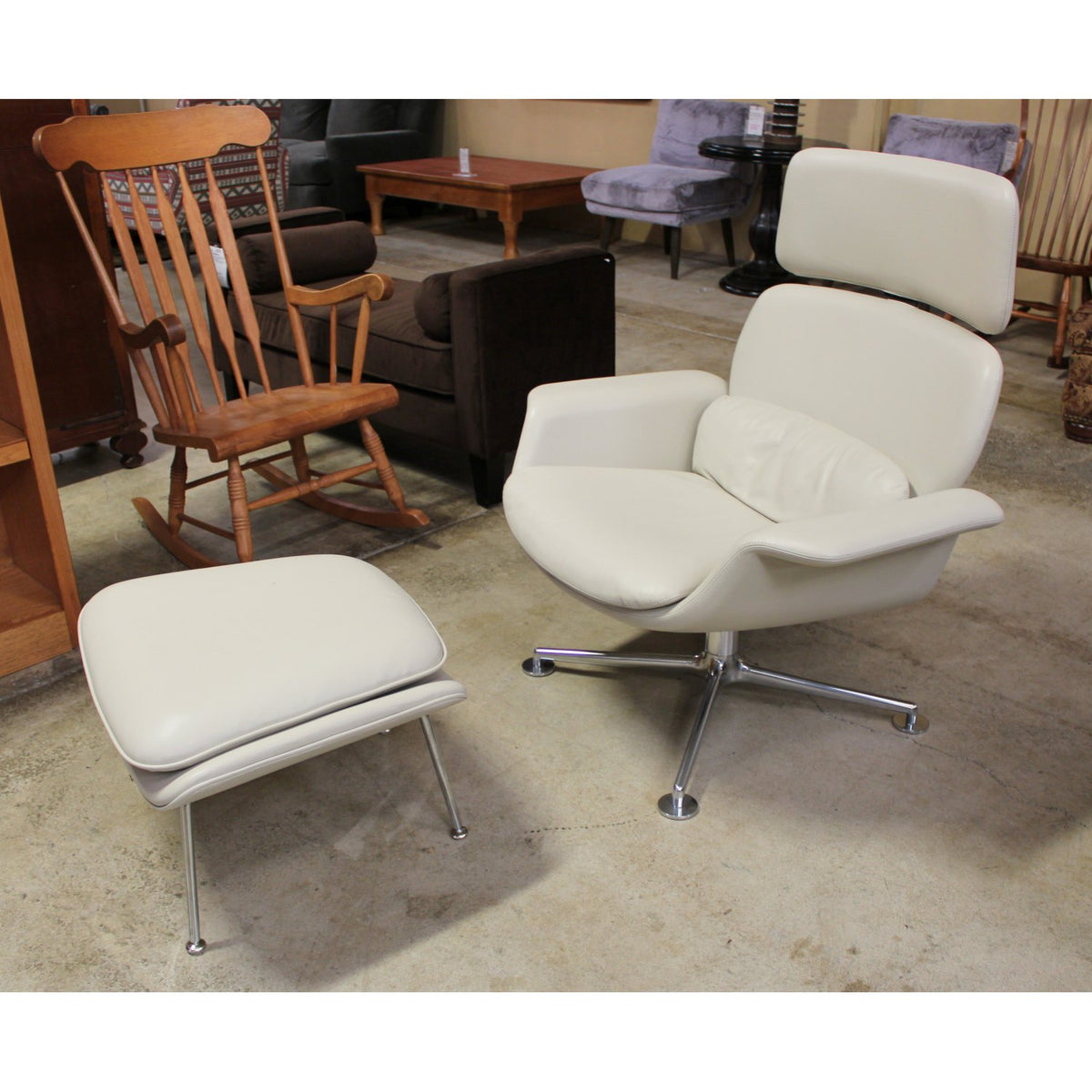 Knoll Swivel High Back Lounge Chair w/ Ottoman