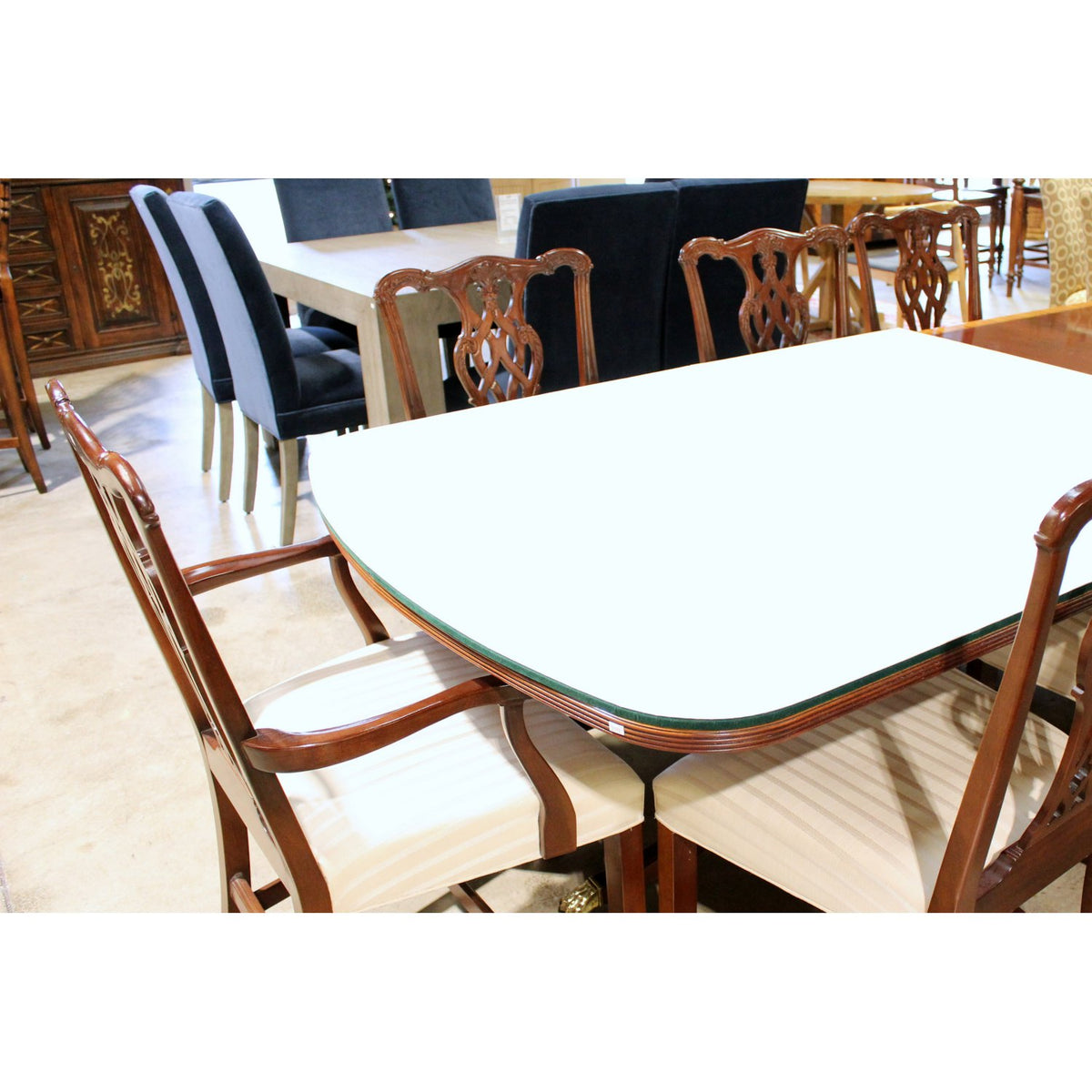 Ethan Allen Dining Table w/8 Chairs