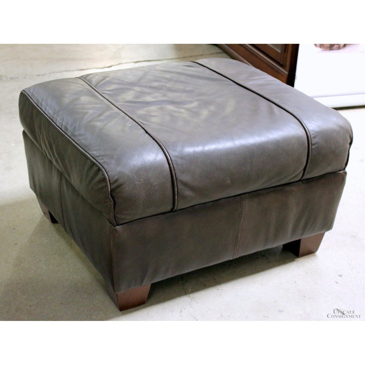 Distinctive Designs Furn. USA Brown Leather Club Chair w/Ottoman