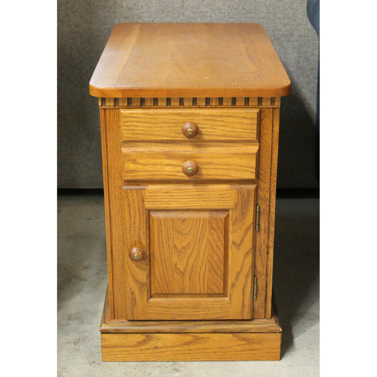 Oak End Table w/Magazine Rack