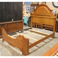 Universal Queen Size Victorian Bed