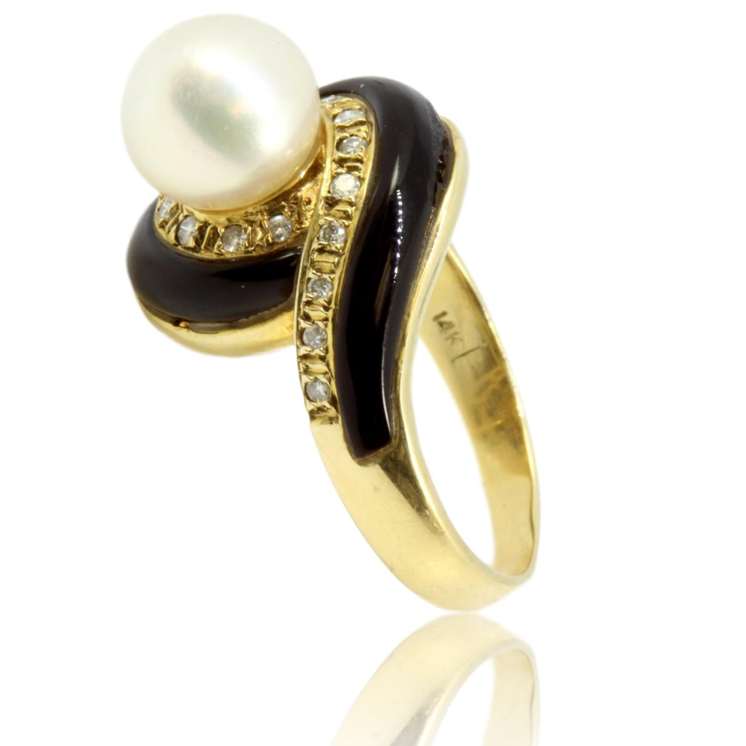 Pearl and onyx ring deals